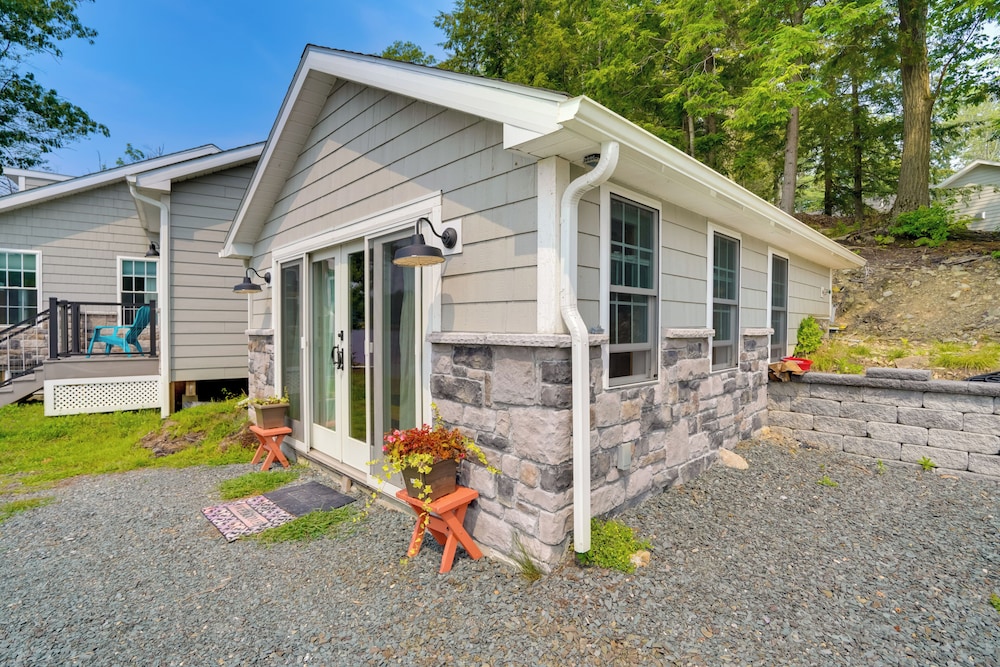 Dock & Lake Access: Studio 14 Mi to Dtwn Albany!