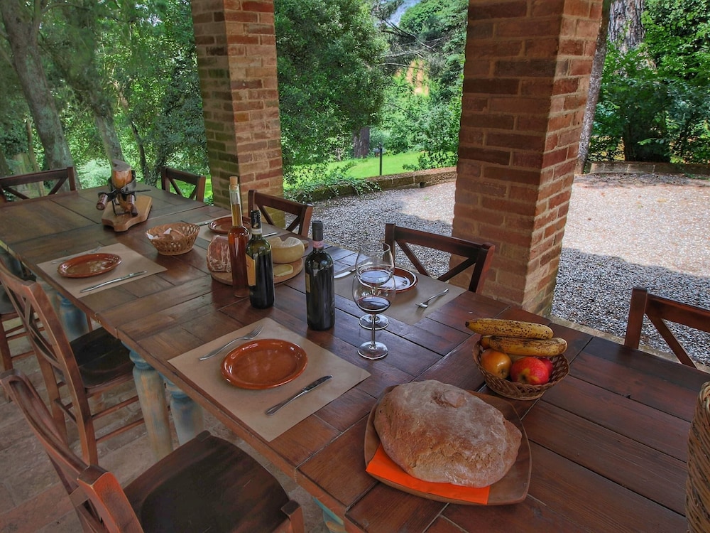 Panoramic Tuscan Villa en Sinalunga — dining