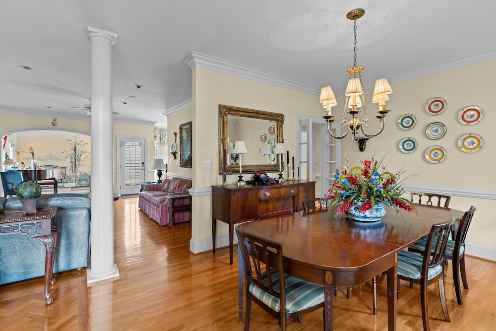 Lake Escape - Lake Waccamaw 7 Bedroom Home
