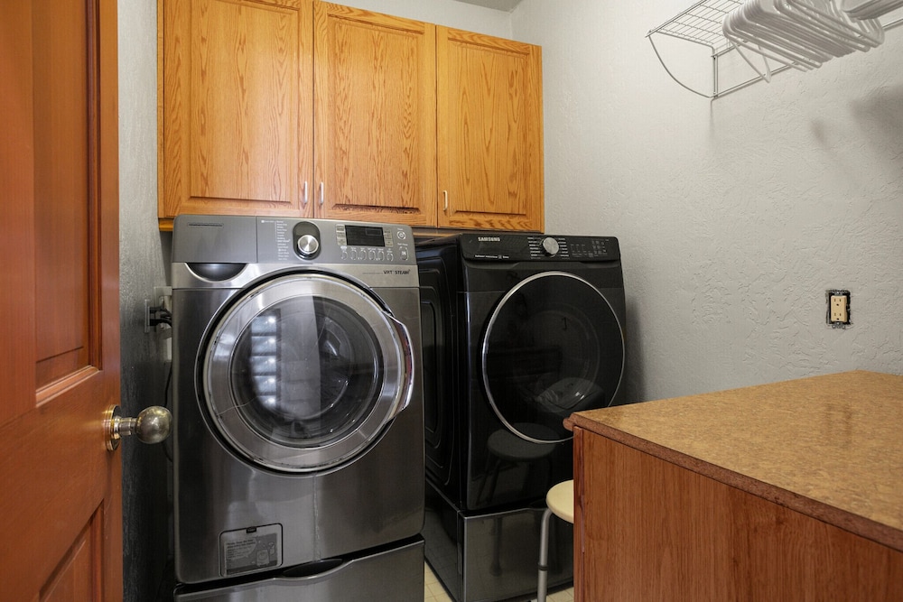 2430 Queen Esther Dr - 5 Bedroom Home with Spa 5 Home
