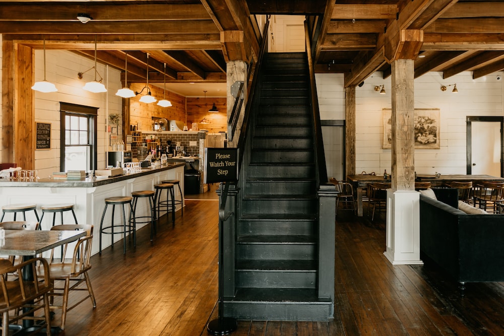 The Landing Hotel and Dining