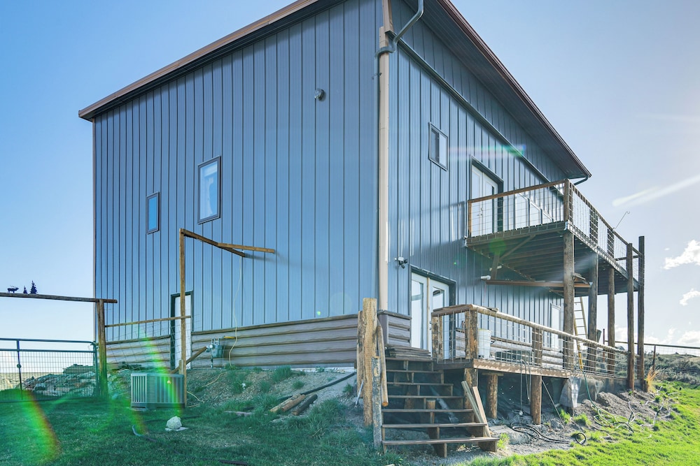 5 Mi to Lake: Secluded Pinedale Retreat w/ Sauna!