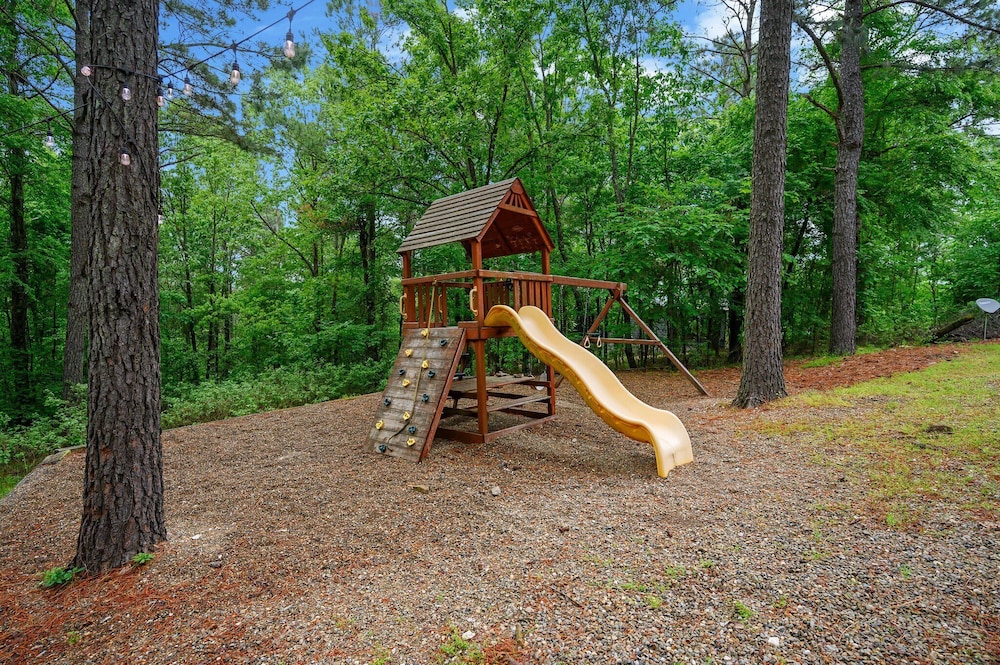 Cabin Vibe - Bunkroom - 3 King - Firepit - Shuffleboard