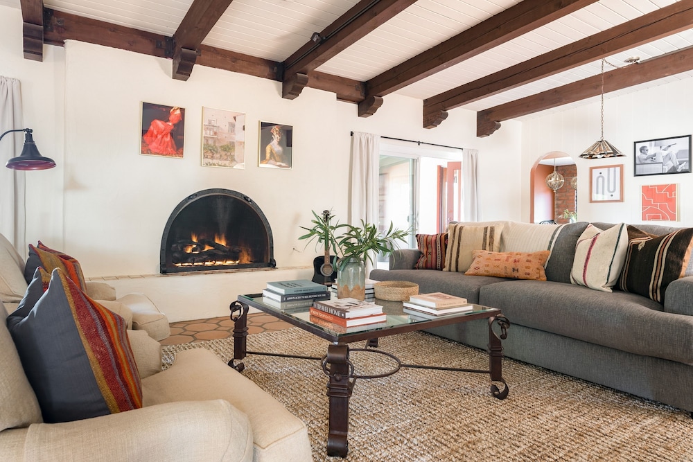 La Casona by Avantstay Gorgeous Spanish Style Oasis w Historic Charm Pool