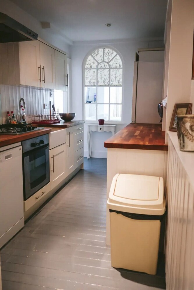 Charming 1 Bedroom Flat in Brook Green