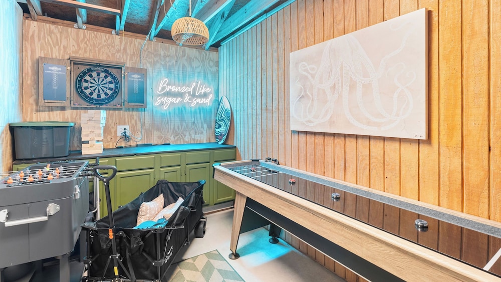 PCB Stay w/ Heated Pool, Hot Tub, Bars, Game Room & Quick Walk to Beach The Jade Oasis by Avantstay