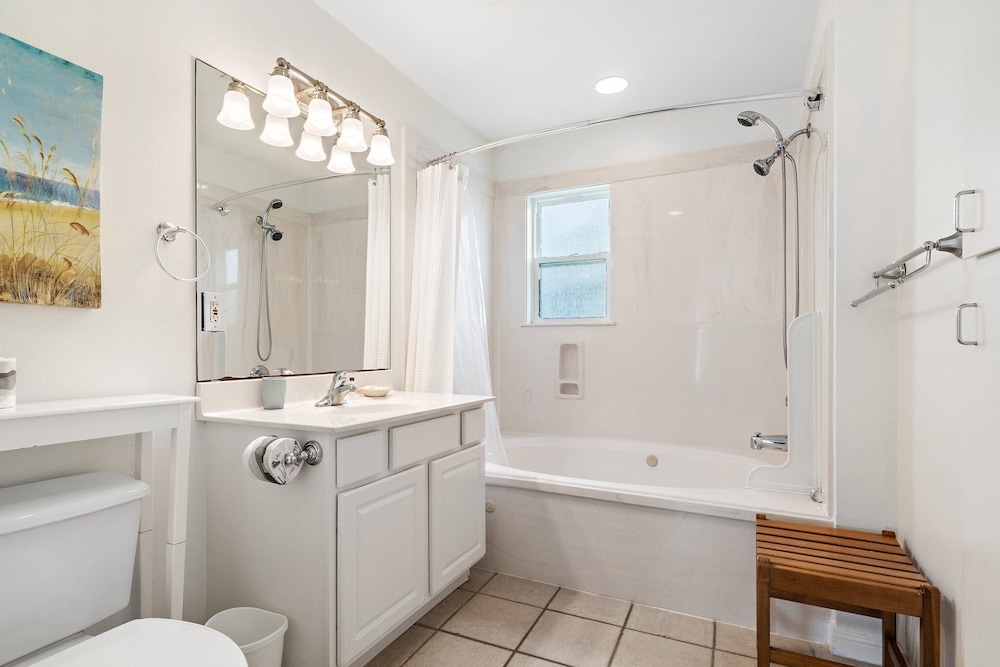 Crab Claw by Ryson Vacation Rentals