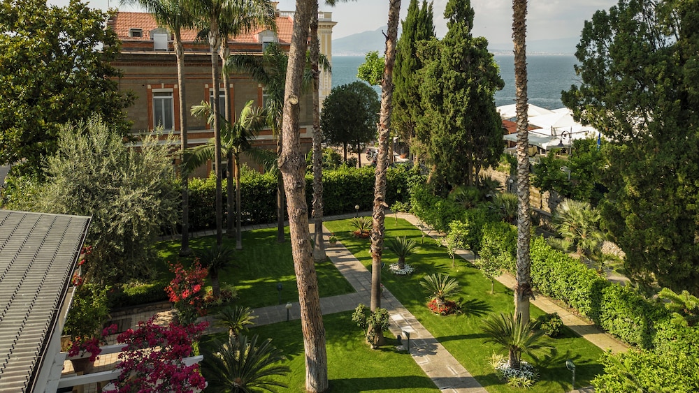 Villa In Sorrento Center | Gardens & Outdoor Space