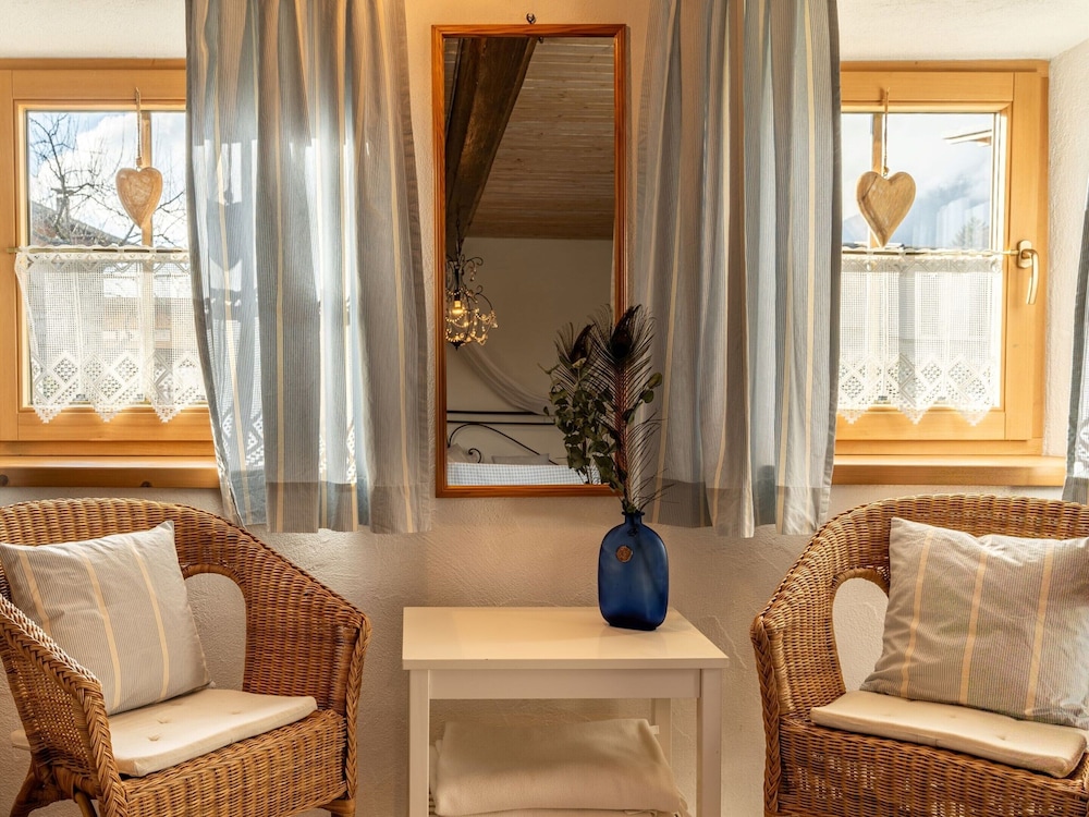 Historic Farmhouse: 200 Years old Meets new