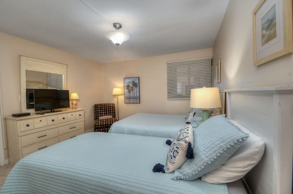 Holiday Towers by Elliott Beach Rentals