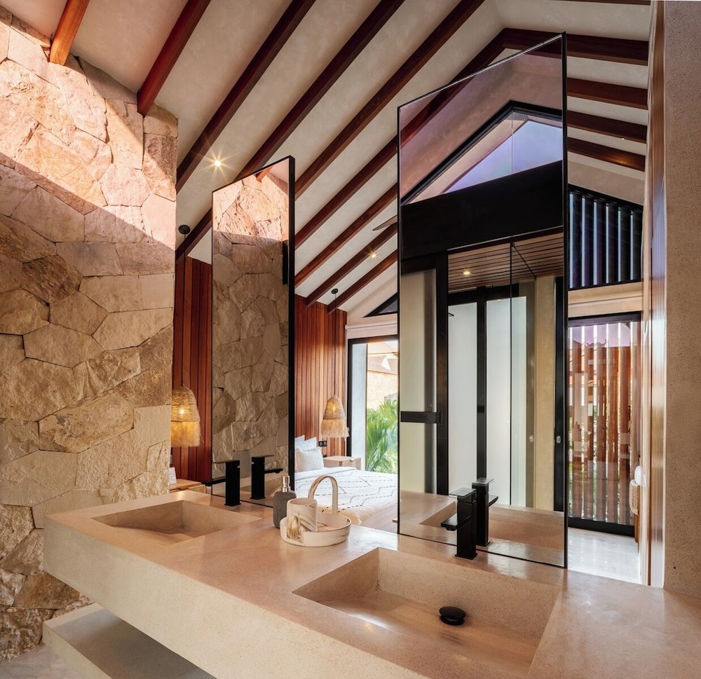 Blacksand Villas Echo Beach