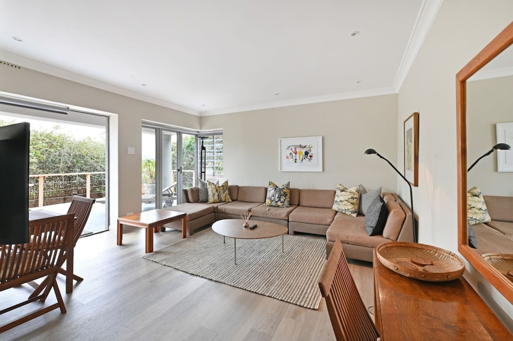 Cozy 2-bed Apartment Below Table Mountain