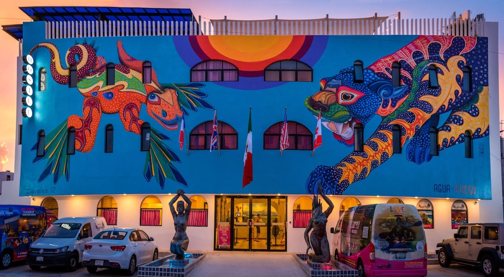 Nomads Party Hotel & Hostel