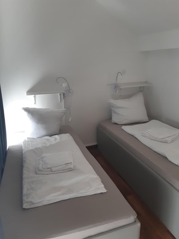 2-Rent Group Hostel Apartments SEN14