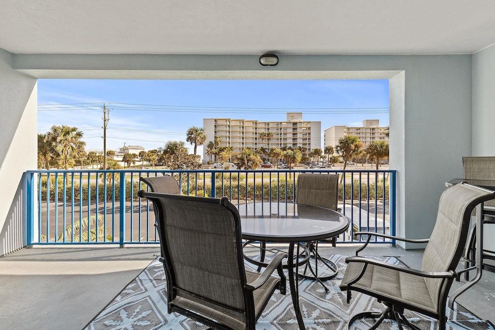 Oceanwalk 2-202