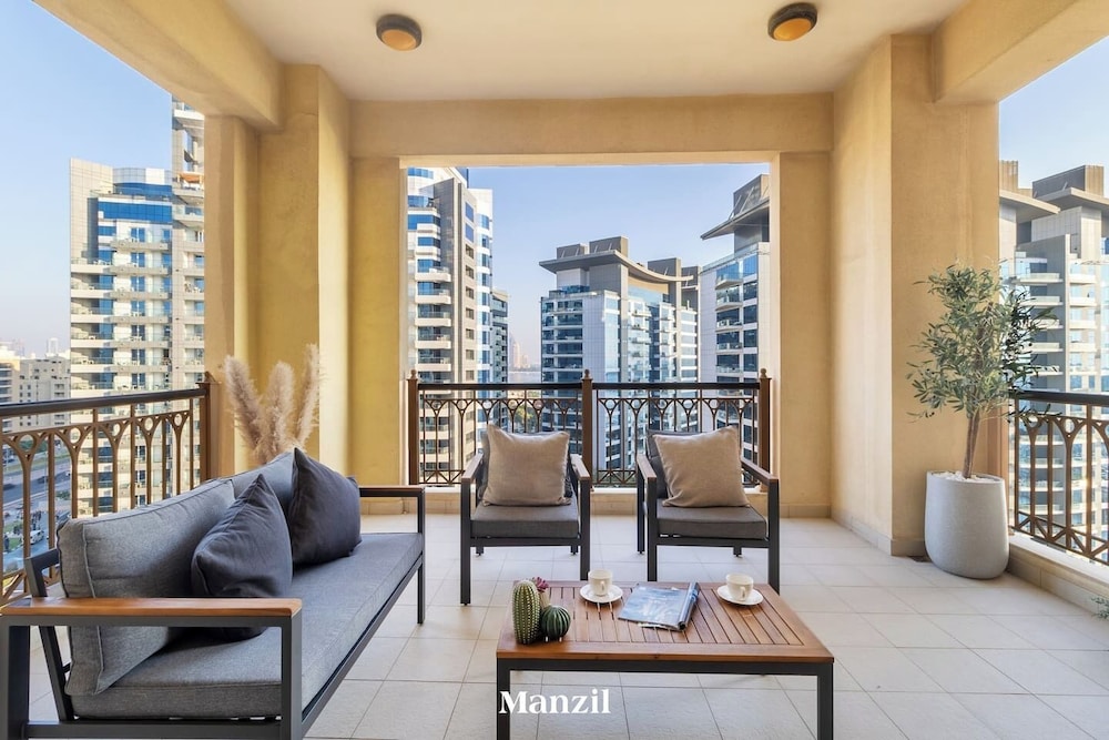 2BR Maid Enjoy Sea Views Palm Jumeirah