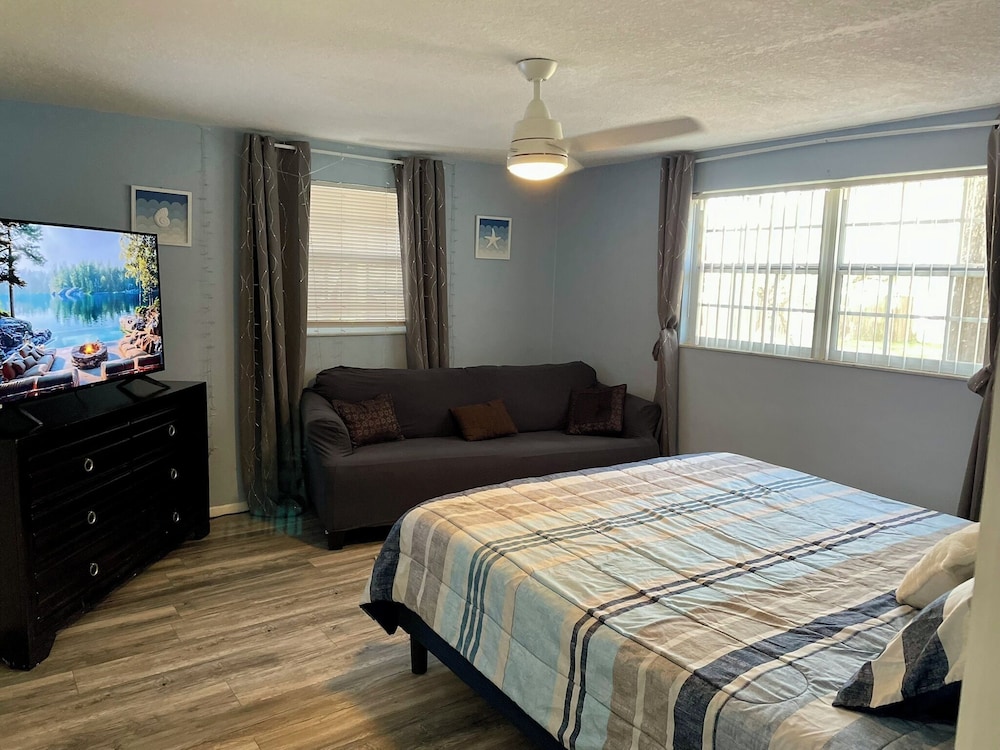 Gulf Side Getaway near Downtown Beaches