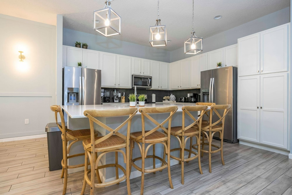 Spacious 12br Family Villa Near Disney Bella Vida