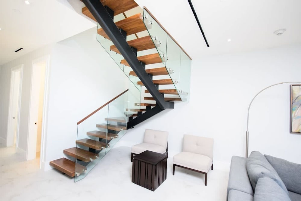 4 Bedroom Cable Beach Condo With Balcony