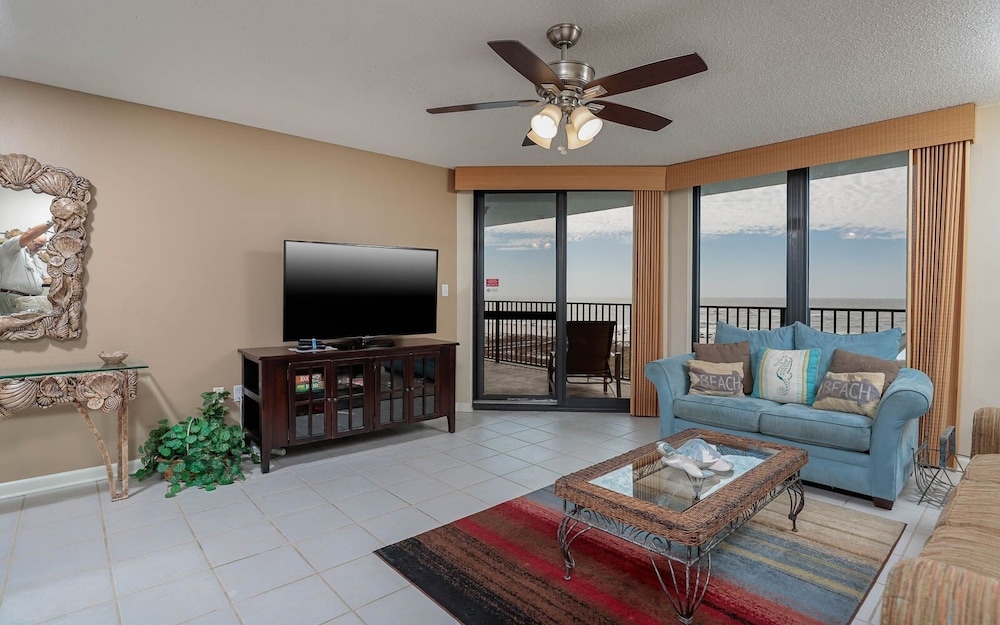 Phoenix Vi 6513 3 Bedroom Condo