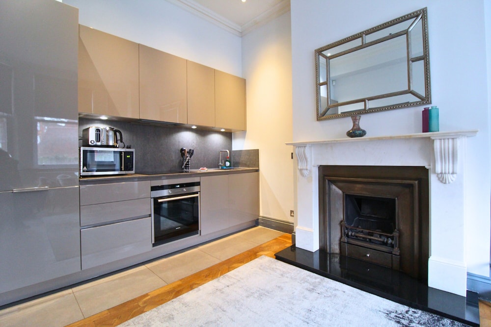 Barons Court Apartments by Viridian Apartments