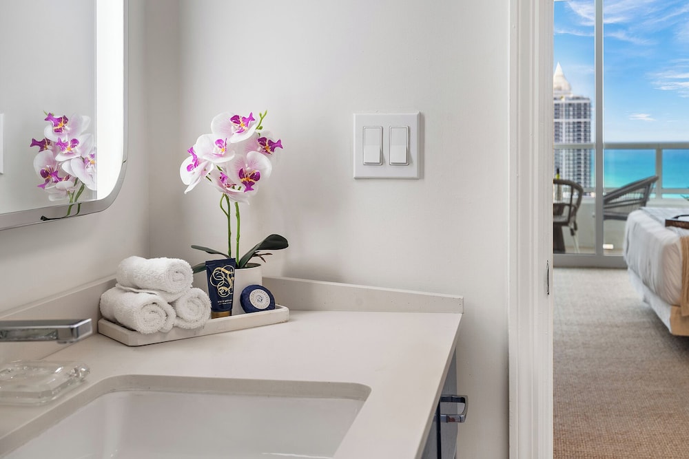 Luxury Vacation Rentals at Fontainebleau Miami Beach by LRMB