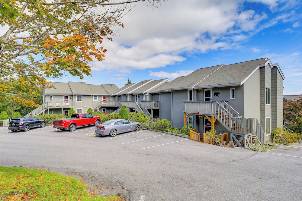 1 Mi to Slopes! Sugar Mountain Retreat w/ Views