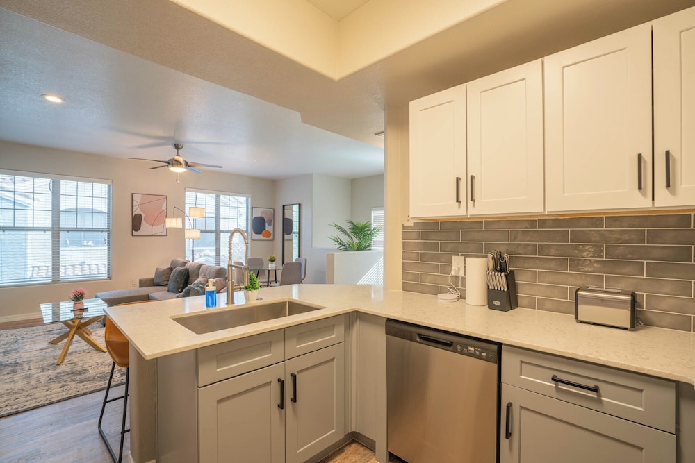 ROVE LIVING/KB - Lex on Central