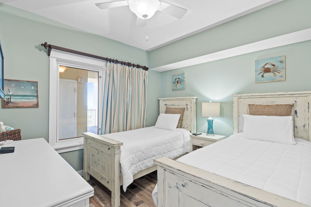 Grand Panama Beach Resort by Book That Condo