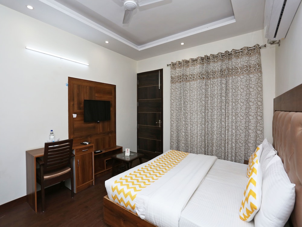 OYO 14482 Live Inn
