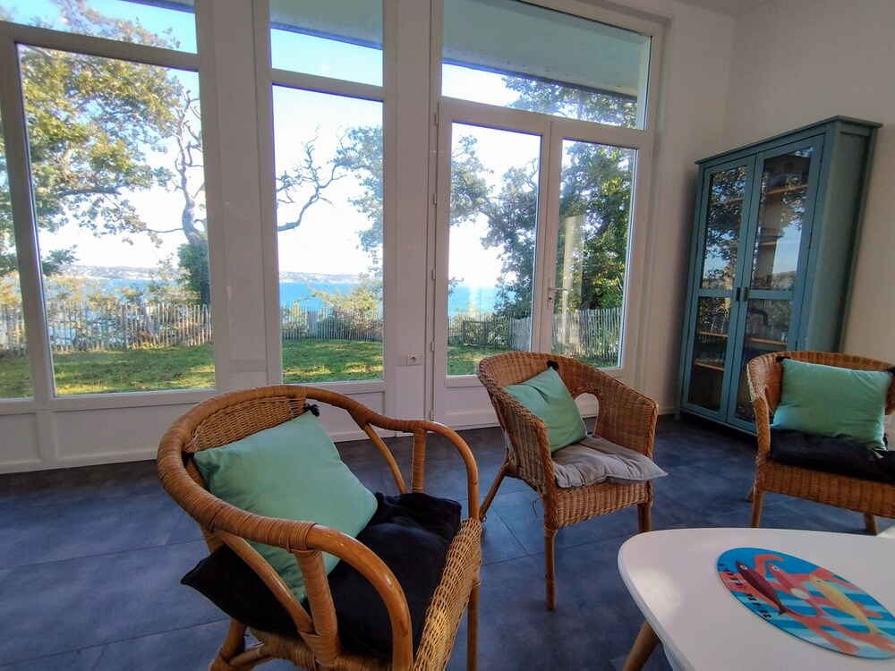 Superb Villa With sea View Near the Beach