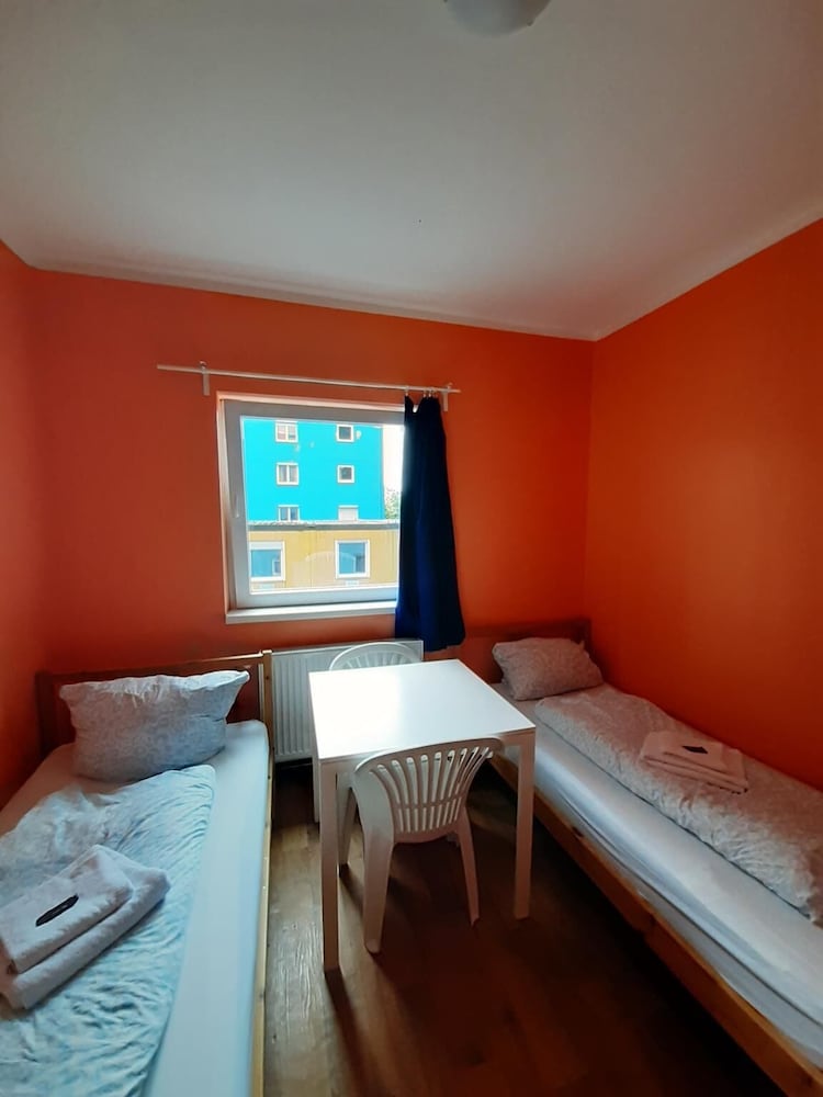 2-Rent Group Hostel Rooms&Apartments TUB19A