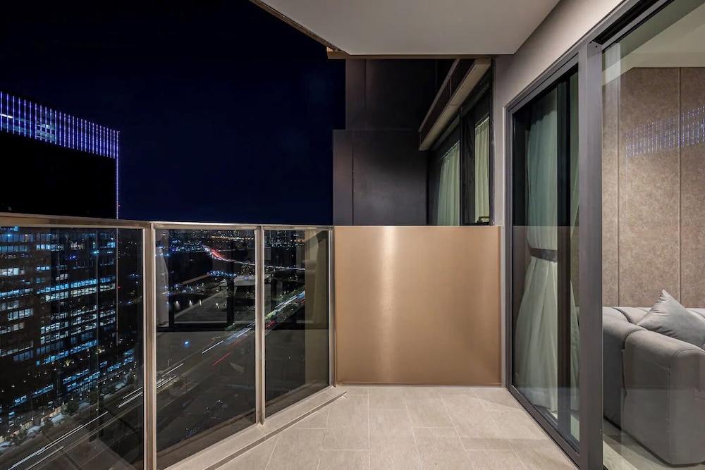The Metropole - Horizon View Riverside