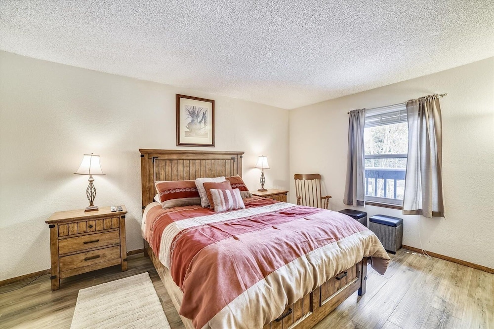 Mountainside 155a 2 Bedroom Condo by RedAwning