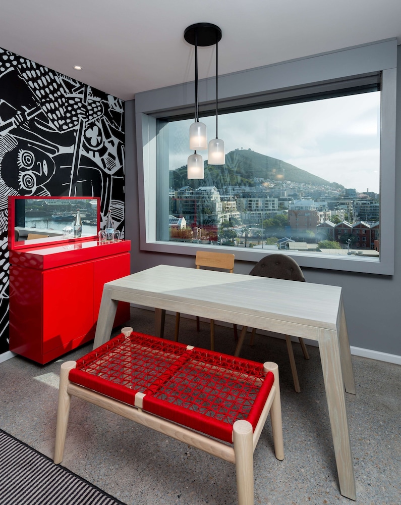 Radisson RED V&A Waterfront, Cape Town 4
