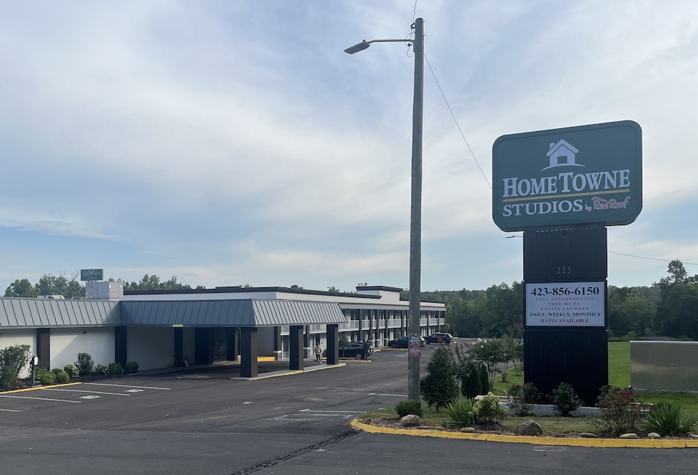 HomeTowne Studios by Red Roof Athens, TN