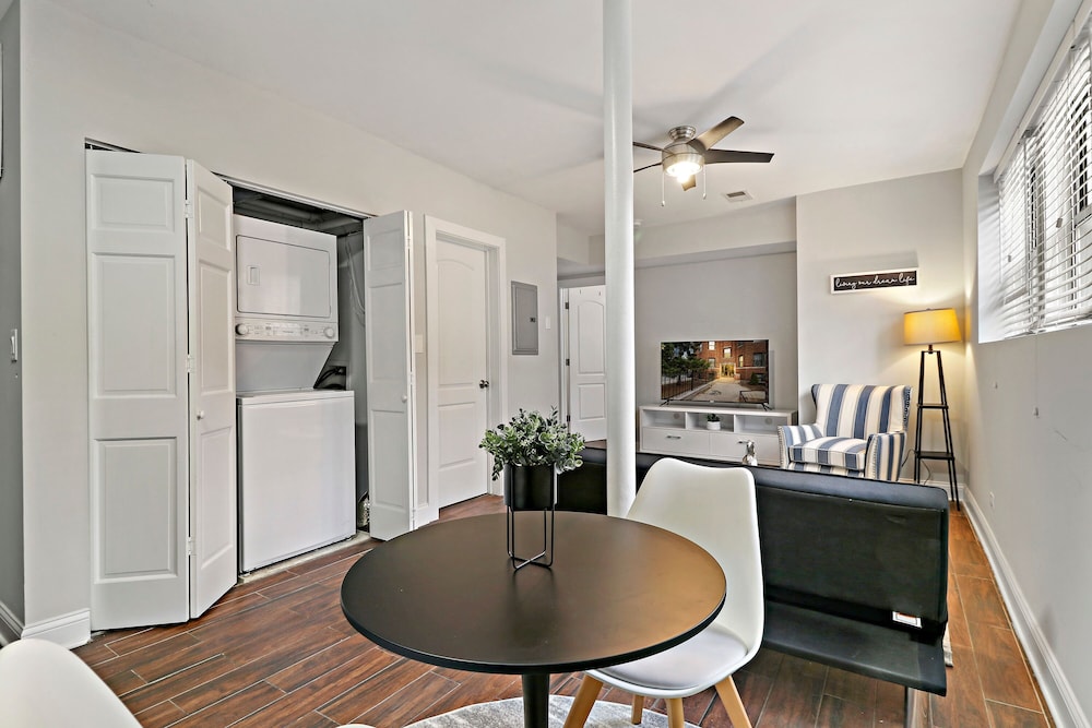 Delightful 1BR - Ashland BW