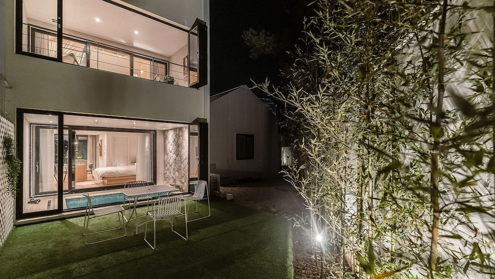 Albescent Pool Villa