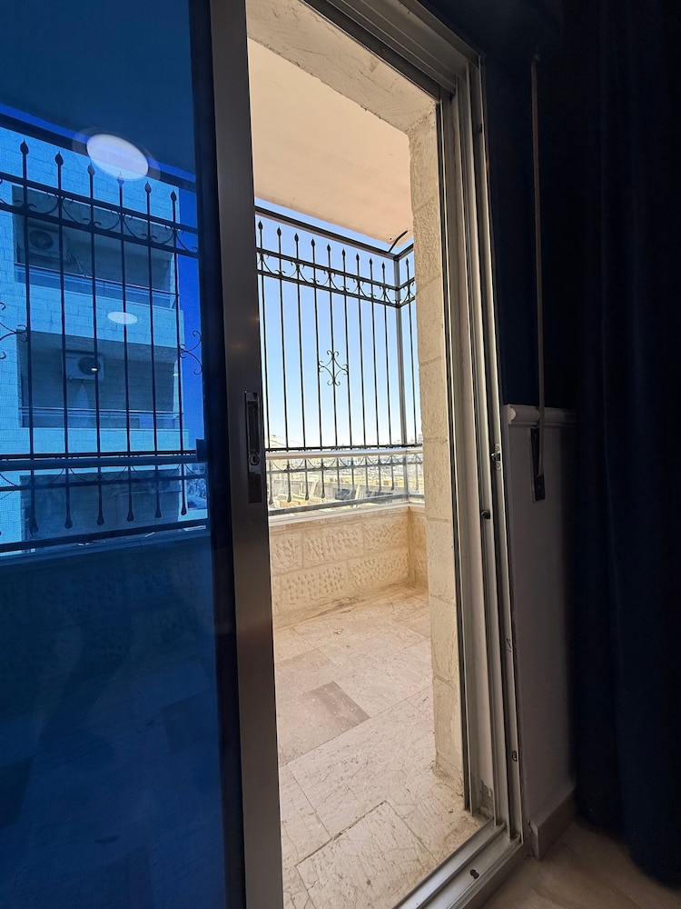 3bedroom Aprt of 200sqm Near Movenpick Hotel Amman