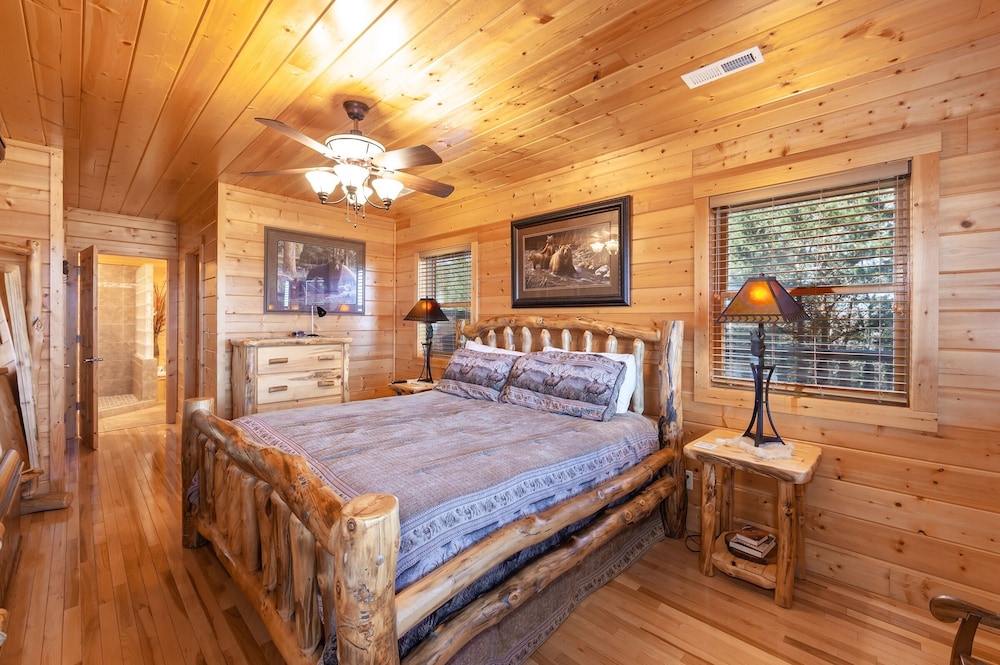 Heavenly Vista At Crown Point 4 Bedroom Cabin by RedAwning view 3