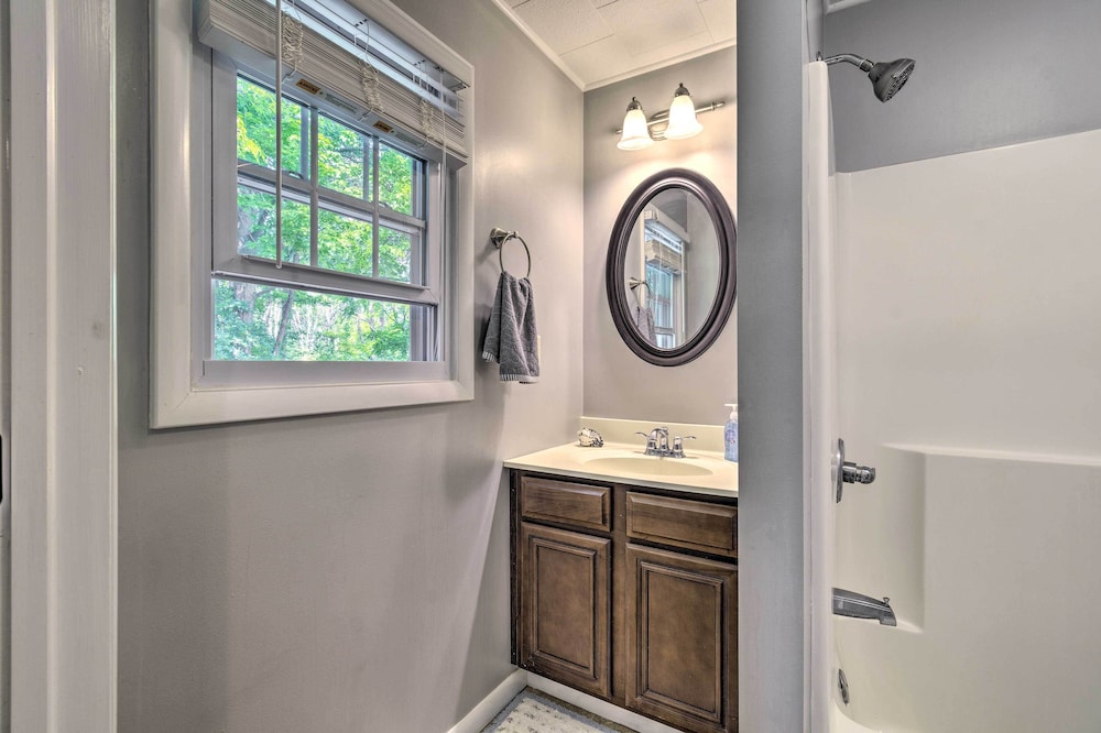 Peaceful Finger Lakes Apartment With Patio! view 4