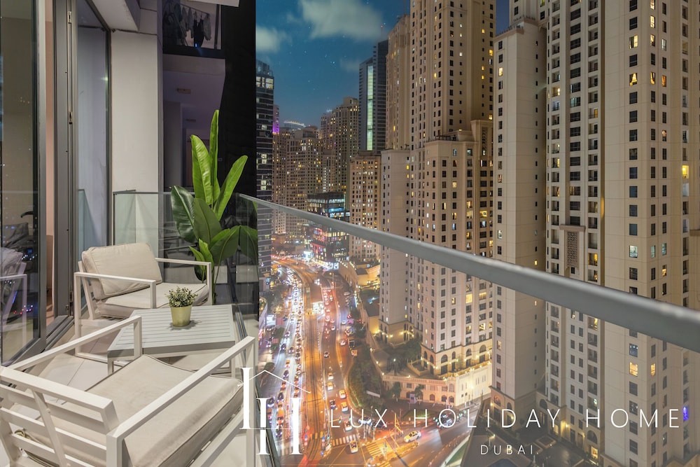 LUX LIV Contemporary Marina Suite 2