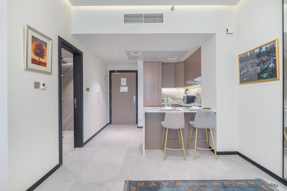 Cozy Studio Near Miracle Garden With Balcony