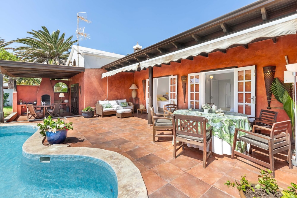 Bayside Evergreen House Serenity Oasis Garden Pool BBQ