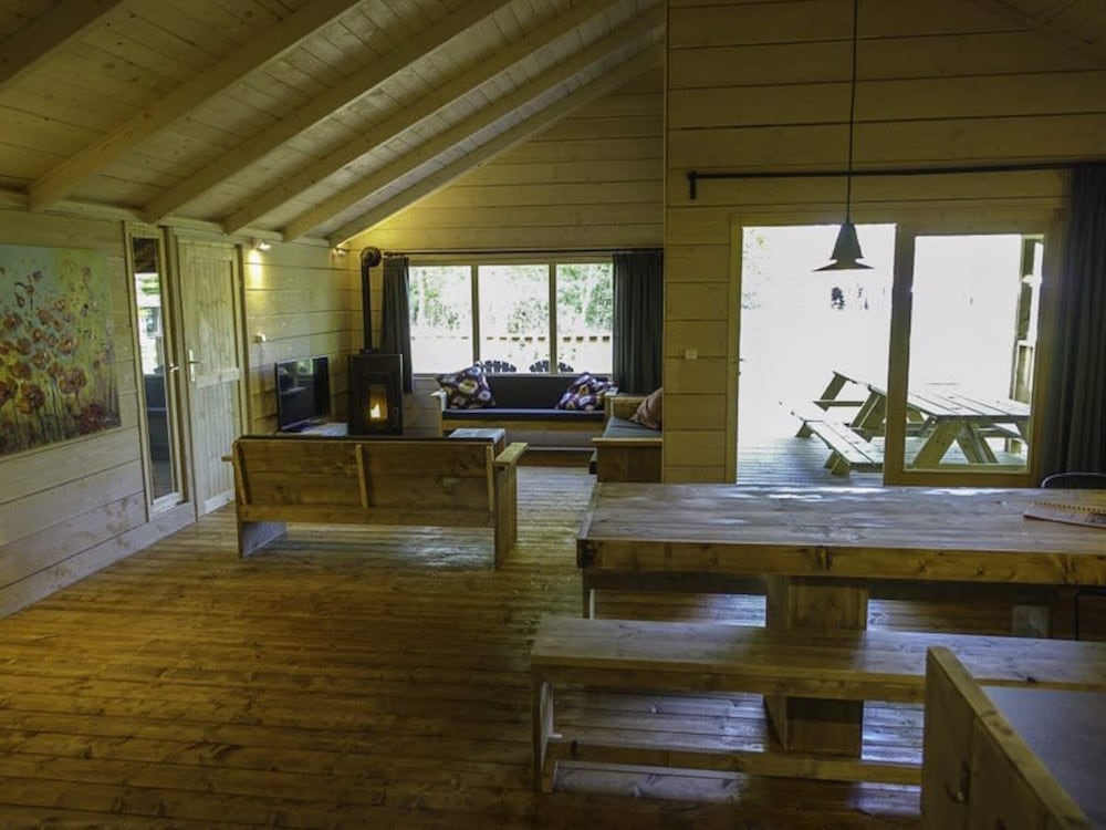 Wooden Lodge Near Three National Parks view 4