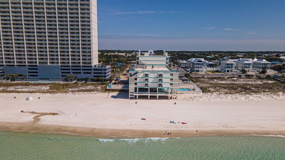 Coral Cove Beachfront Condo for 3 w/ Onsite Pool