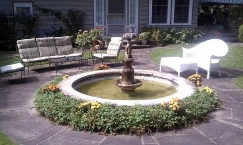 Maple Springs Lake Side Inn