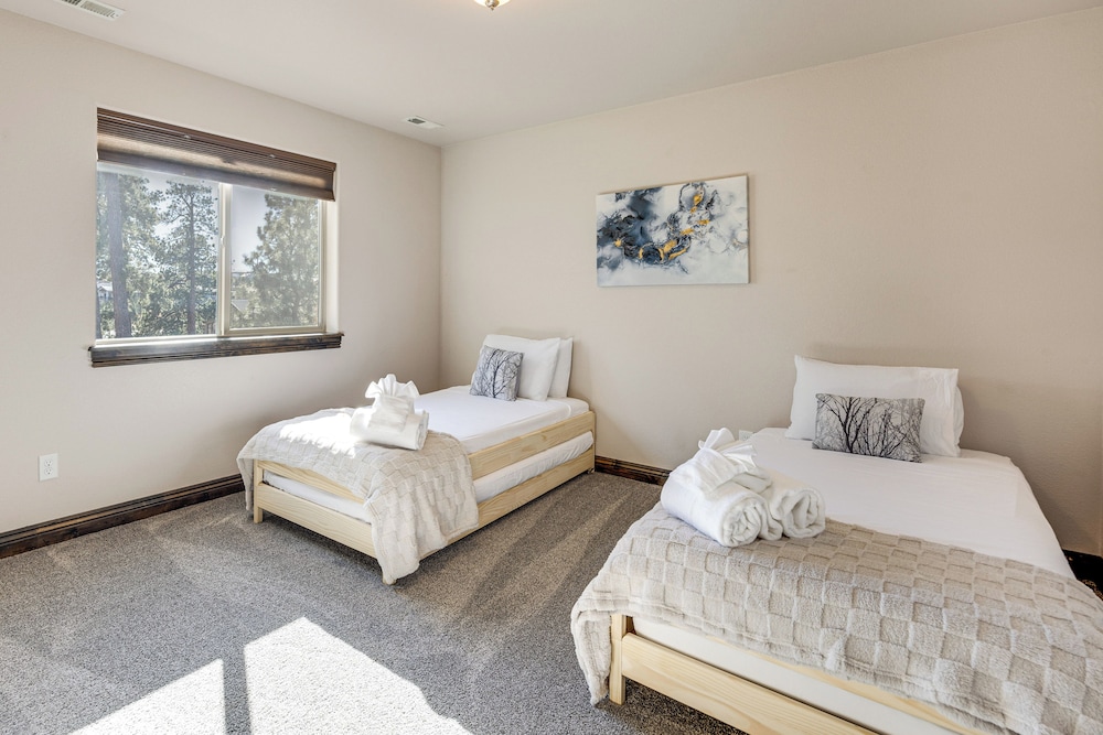 Hot Tub & Games Galore! Colorado Springs Retreat