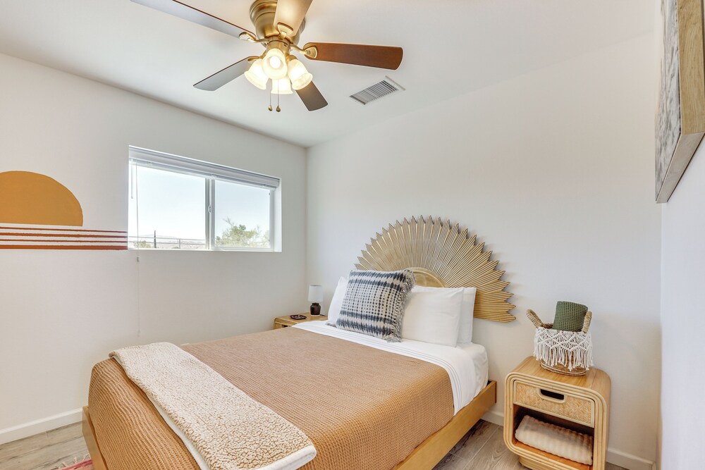 High-desert Home w/ Hot Tub & Cowboy Pool
