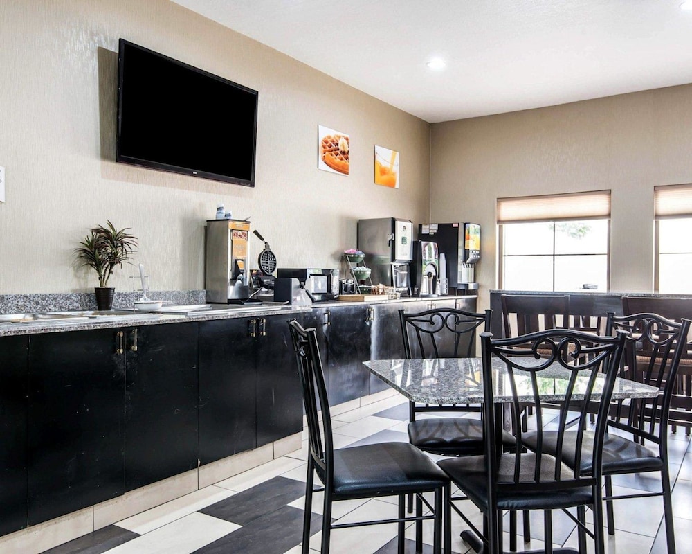 SureStay Plus Hotel by Best Western Blue Springs - Property Image 1
